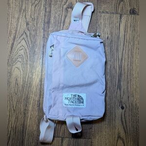 The North Face Berkeley 5L Field Bag - Pink Moss/Gravel
